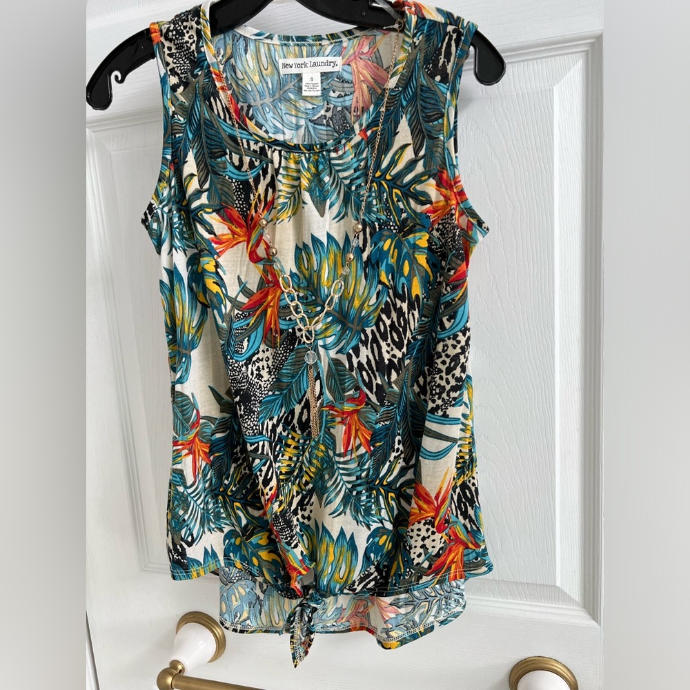 New York Laundry Tropical Print Top